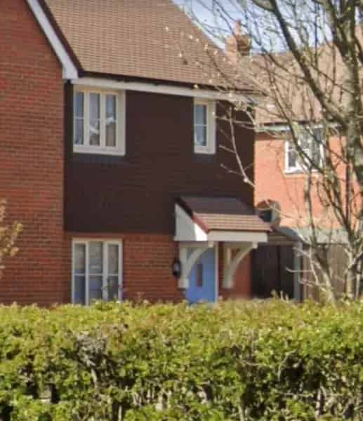 Large 2 Bed House with Big Garden and Driveway
