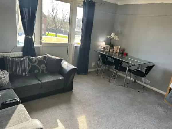 2 Bed 2 Bath Flat with 2 Balconies Near Amenities