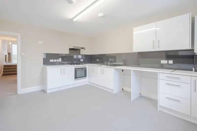 2 Bedroom Apartment Near Southbourne High Street