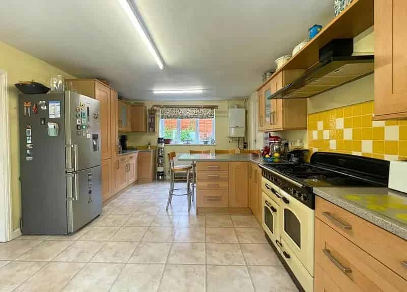6 Bedroom House for Sale