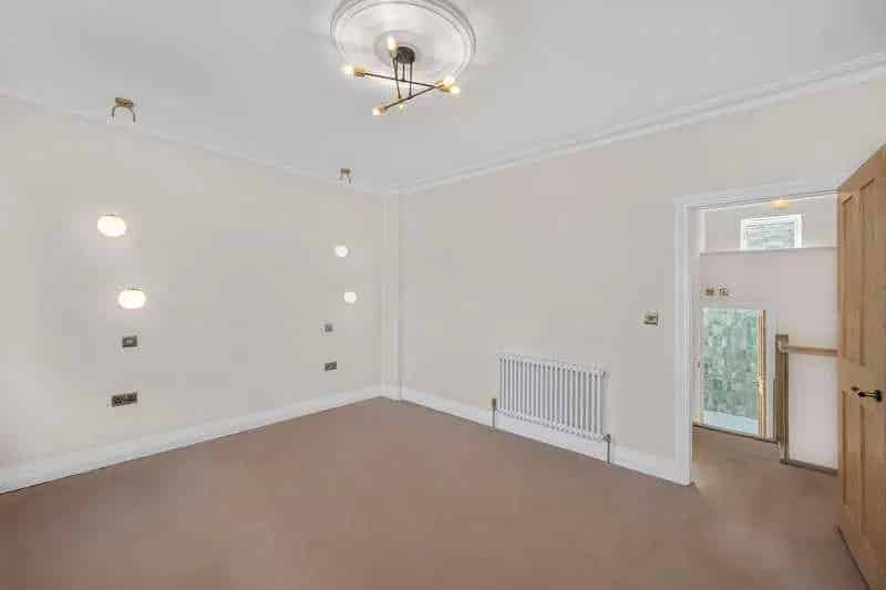 4 Bed House for Sale in Arlington Square