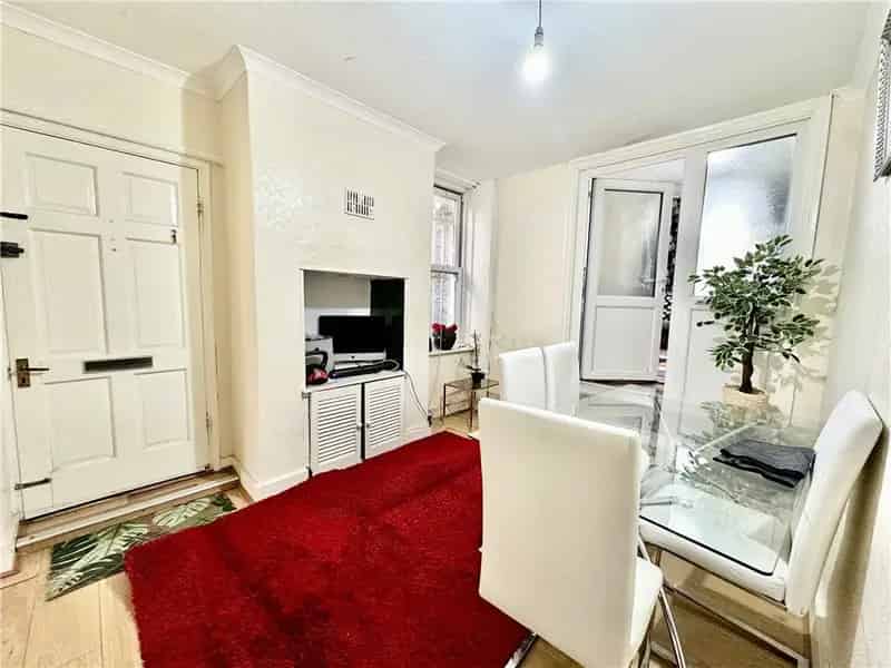 Flat For Sale , Melfort Road, London, England