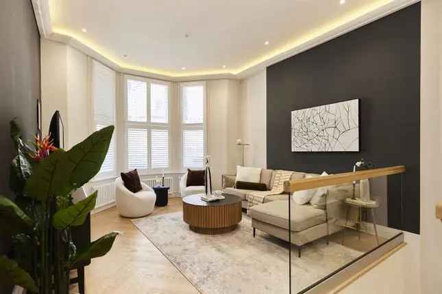 Maisonette to rent in Elm Park Road, London SW3