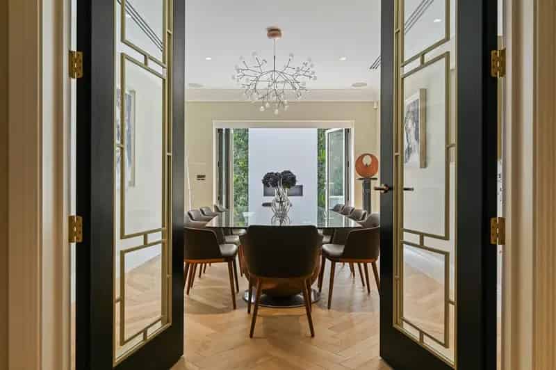 Luxury 3-Bed Lateral Apartment Heathbourne Village