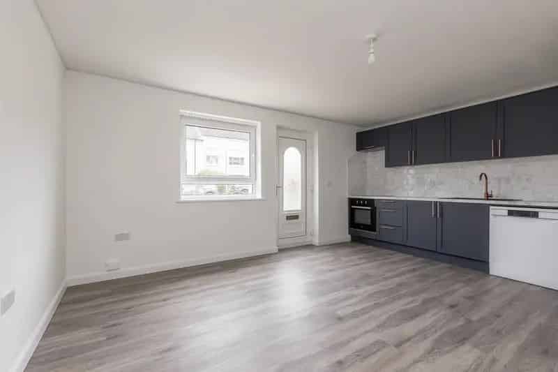 3 Bedroom Flat for Sale in Colinton Mains