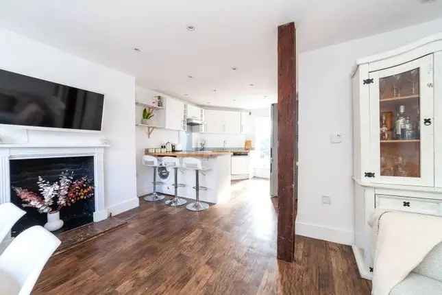 Maisonette to rent in Hill Rise, Richmond TW10