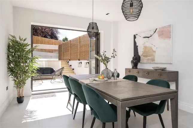 5 Bedroom Semi-Detached House for Sale in Wimbledon SW20