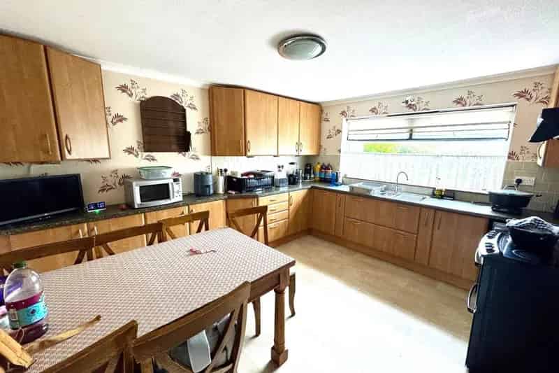 Three Bedroom Mid Terrace House For Sale