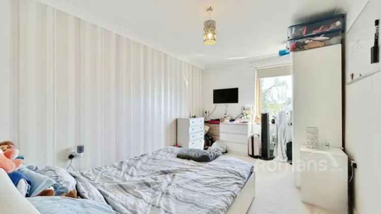 1 Bedroom Apartment for Sale in Basingstoke Town Centre with Parking