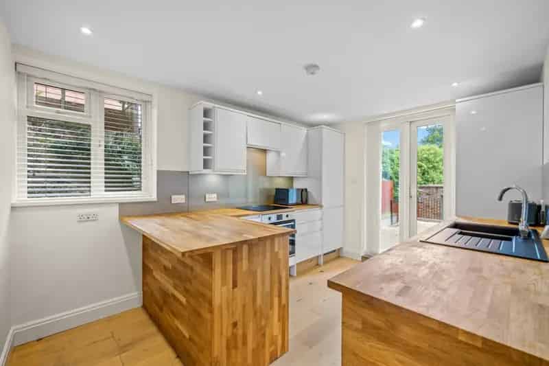2 Bedroom Flat for Sale in South London