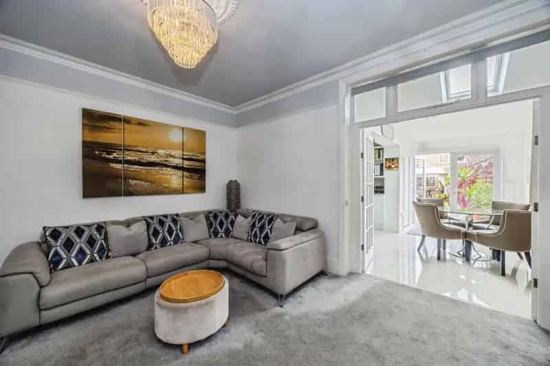 3 Bed Family Home with Garden and Garage