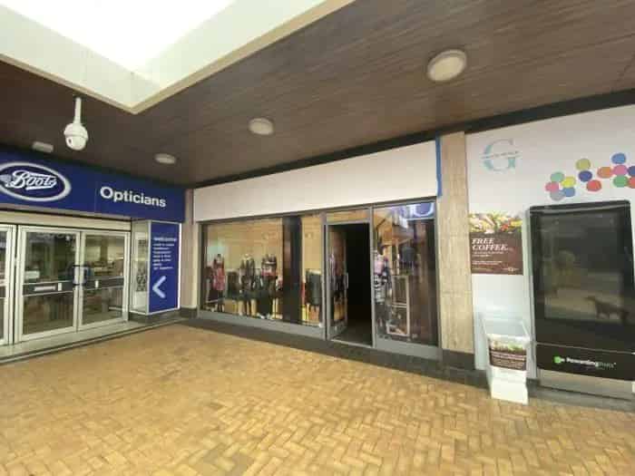 Retail Space for Lease: High Footfall, Ample Parking