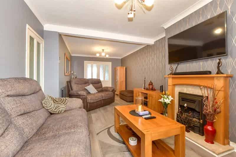 3 Bedroom End Terrace House for Sale