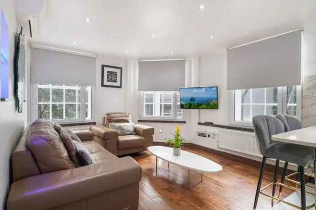 Flat to rent in Great Cumberland Place, London W1H