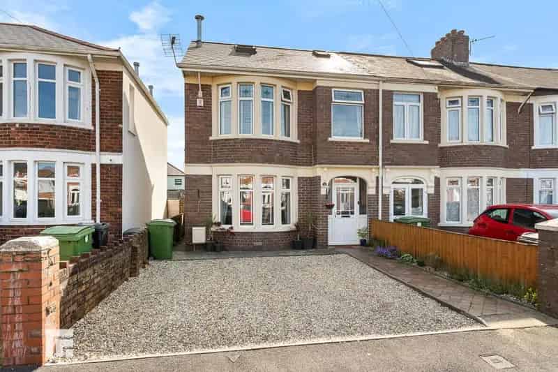 4 bedroom end of terrace house for sale