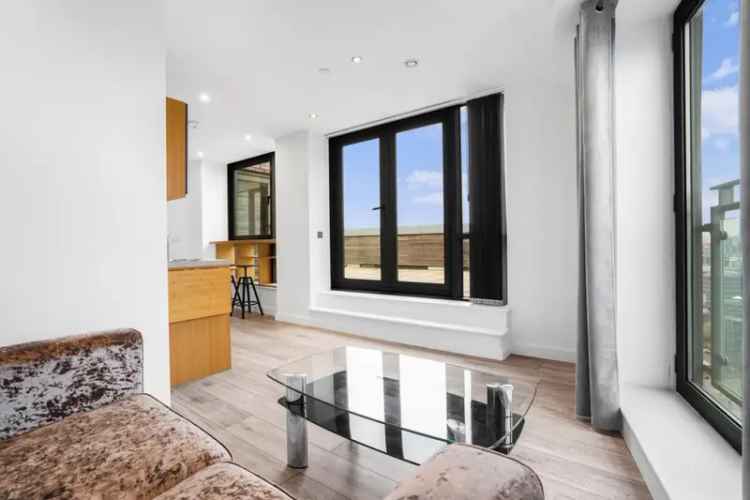 2 Bedroom Penthouse Apartment with City Views and Terrace