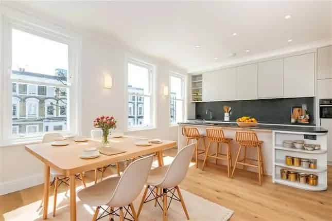 4 Bedroom Family Maisonette Earls Court  - 1453 sq ft