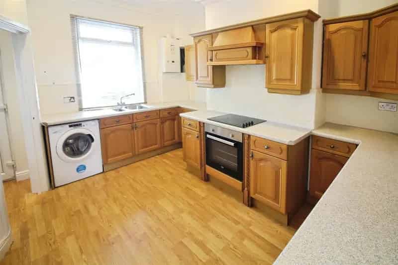 2 Bedroom Terraced House to Rent - Newly Carpeted, Loft Room & Cellar
