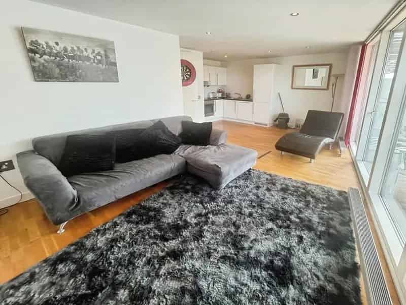2 Bedroom Flat for Sale Salford Quays Waterfront