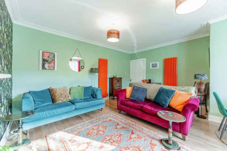 Spacious 3-Bedroom Garden Flat North Kelvinside
