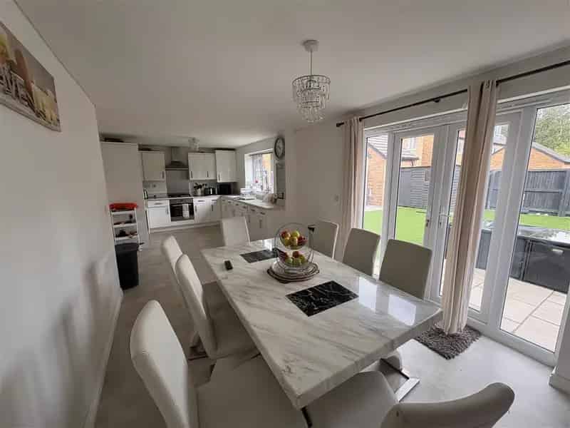 5 Bedroom 4 Bathroom House in Auckley Zero Deposit Available