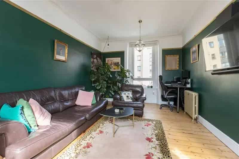 2 Bed Flat Double Upper with 1 Reception Room Leith