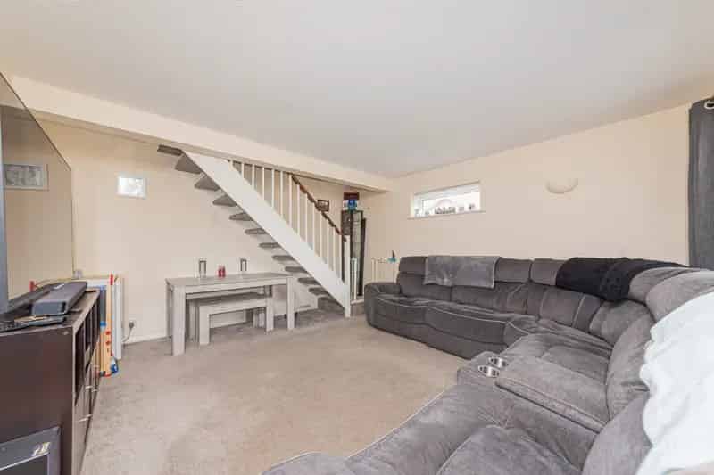 2 Bedroom House To Rent Available 2025