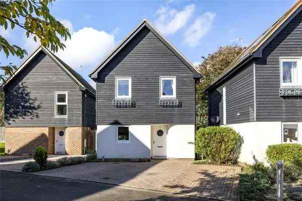 Oak Tree Gardens, Guildford, Surrey, GU1 1EX | Property for sale | Savills