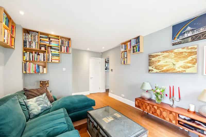 2 Bedroom Detached House for Sale Little Chelsea London