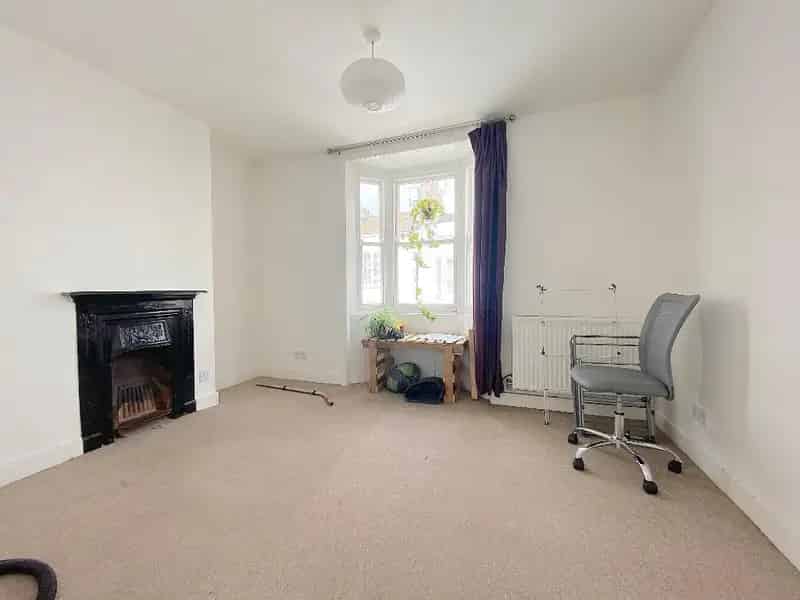 4 Bedroom HMO Licensed Semi-Detached House For Rent