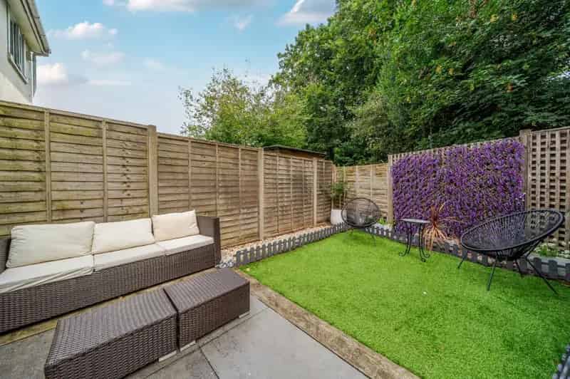 1 Bed Flat for Sale in Quiet Cul-de-sac