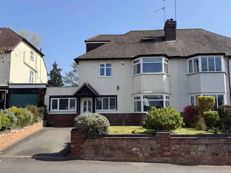 4 Bedroom Semi-Detached House to Rent