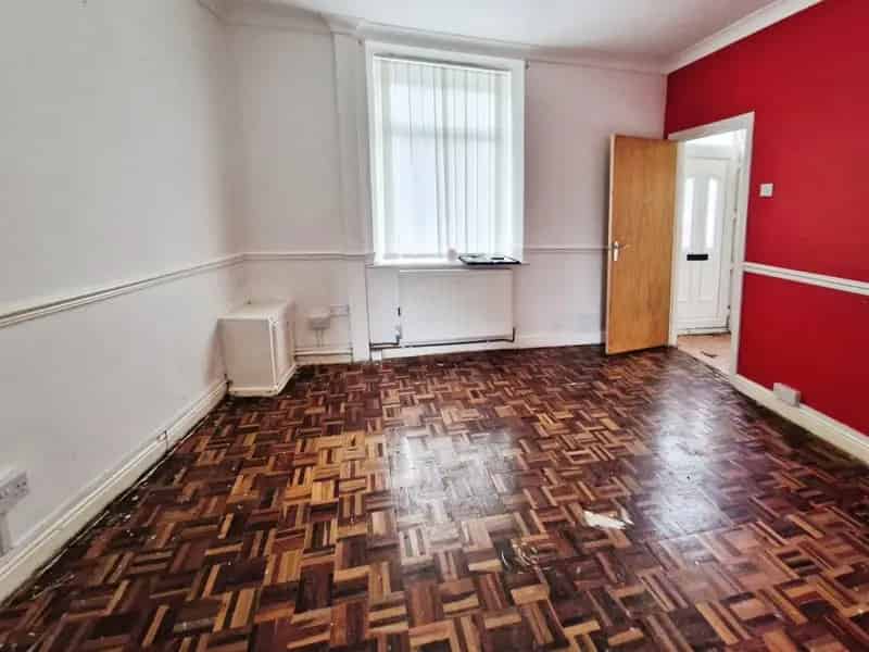 3 Bedroom End Terrace House For Sale