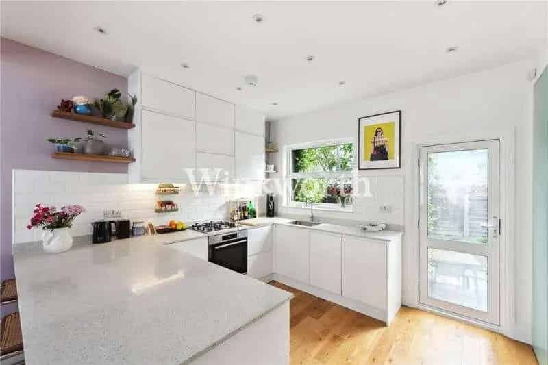 2 Bed House for Sale in Tottenham - Modern, Updated, and Convenient