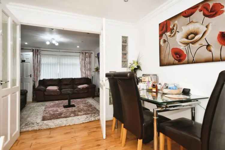 3 Bedroom House in S4 with Garage and Garden