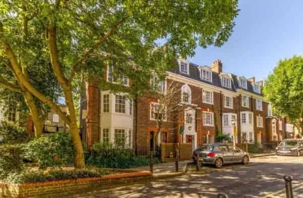 Spacious House Near Highbury Station - Perfect for Single-Story Living