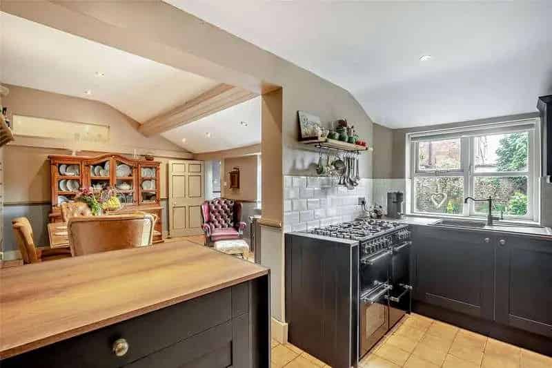 5 6 Bedroom Period Townhouse for Sale