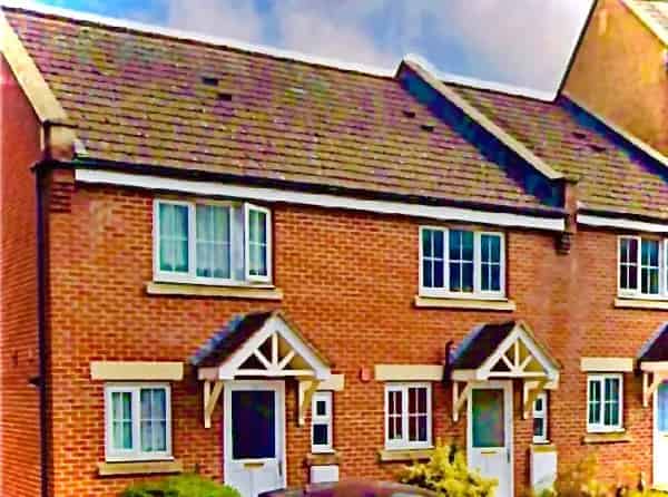 2 Bed House Dunstable Near Amenities Shops Bus Links