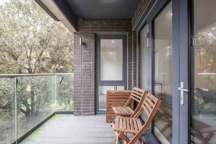 2 Bedroom Flat for Sale in Putney Rise