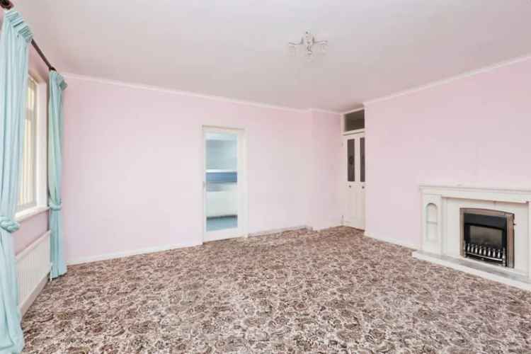 Two Bedroom Detached Bungalow with Panoramic Views and South Downs Access
