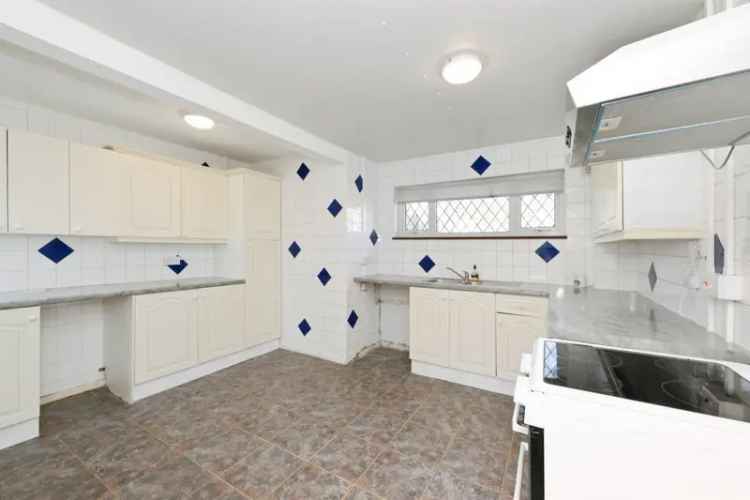 3 Bedroom Semi-Detached House in Shawbridge Harlow