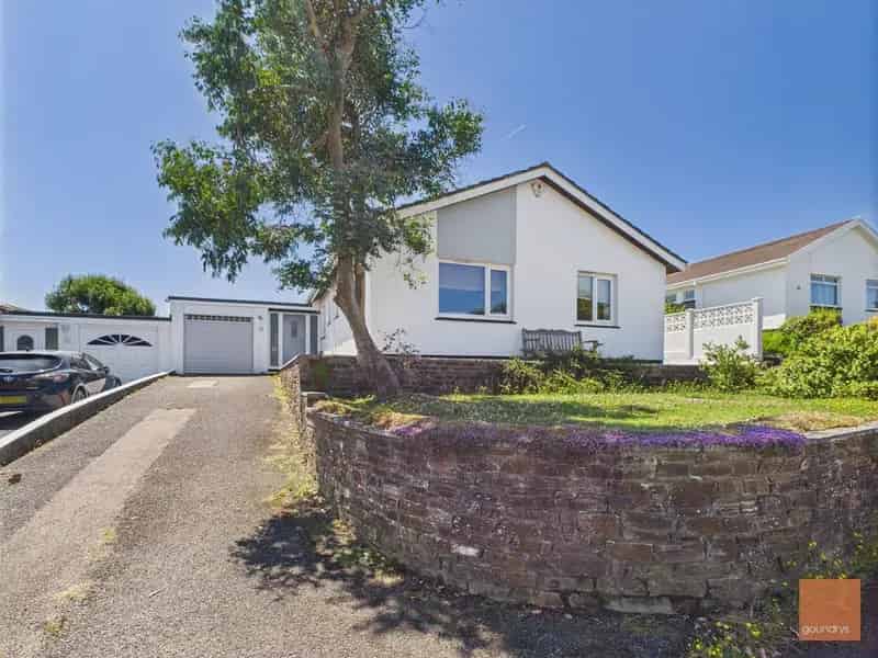 3 Bedroom Detached Bungalow for Sale in St Agnes