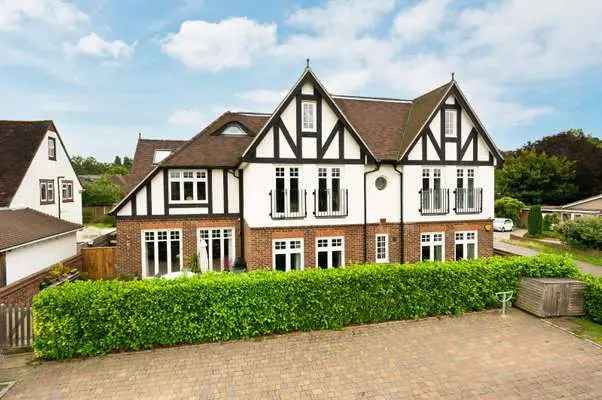 Glenavon House, Glenavon Close, Esher, Surrey, KT10 0HP | Property for sale | Savills