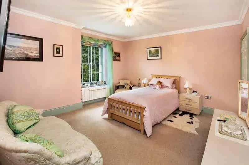 2 Bed Flat for Sale - Elegant Apartment with Estuary Views