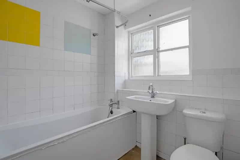 3 Bedroom End Terrace House with Development Potential