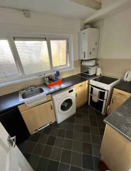 Ground Floor Flat New Flooring Decor Move In Ready
