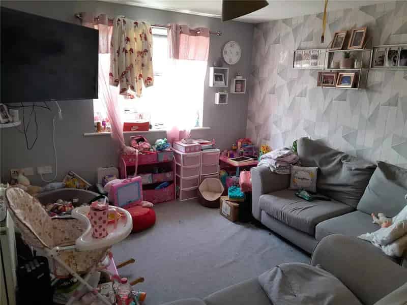 First Floor Modern Apartment Two Bedrooms Allocated Parking