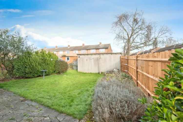 4-Bed End Terrace House Near Stevenage Town & Station