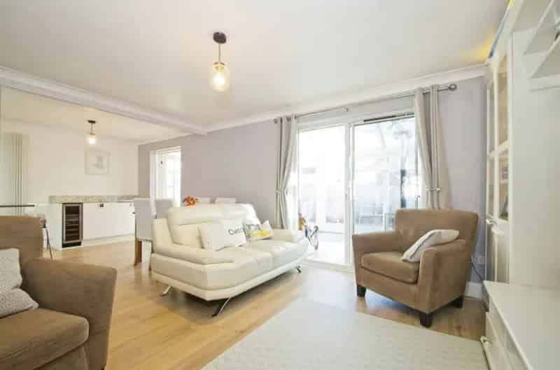 4 Bedroom Detached House in Tondu, Bridgend