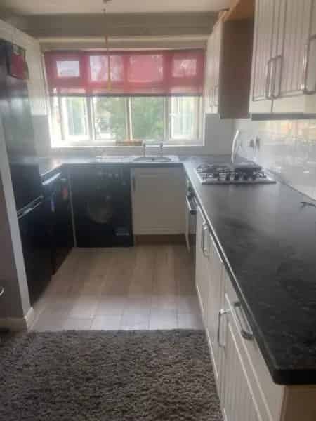 Renovated Flat Near Shops and Transport